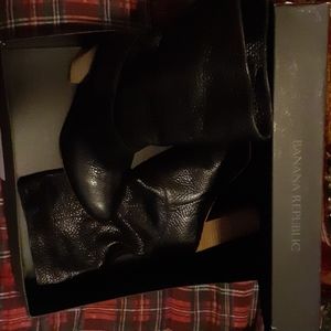 Sz 7 Banana Republic black leather mid calf boots